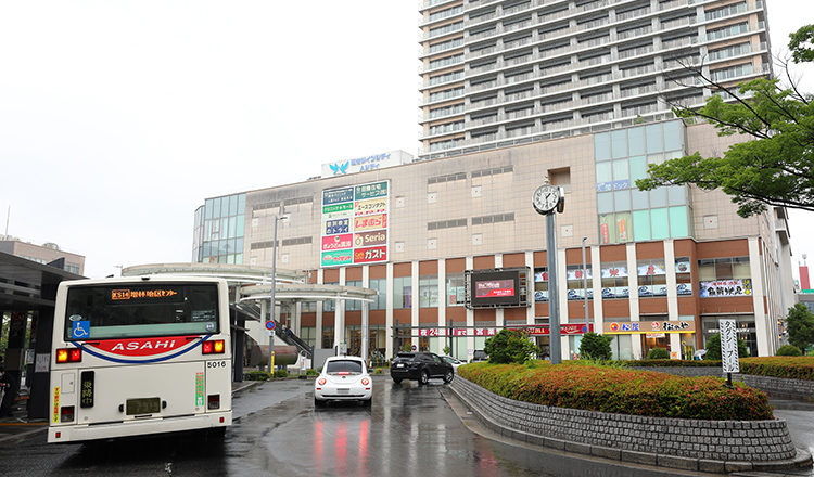 01 越谷駅東口より徒歩1分